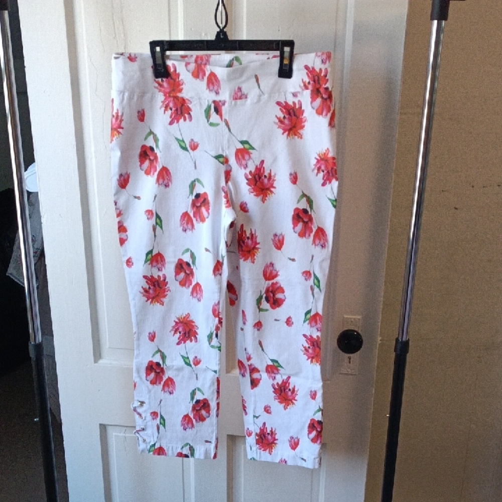 Insight Floral Print Pants - Red and Green